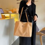 大容量・軽量 人気 PRADA プラダ ナイロン トートバッグ プラダ トートバッグ 男女兼用 Prada Handbag shoppingbag 番号PR005 - 画像 (15)