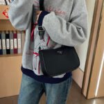 【極美品】大人気 PRADA プラダ ナイロン ショルダーバッグ 大容量 多機能 軽量 スマホ収納可 旅行 PRADA Shoulder Bag Black - 画像 (7)