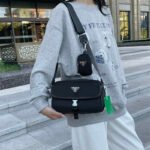 希少 大人気 PRADA プラダ ナイロン ショルダーバッグ ブラック男女兼用 PRADA Shoulder Bag Black番号PR005 - 画像 (11)