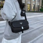 希少 大人気 PRADA プラダ ナイロン ショルダーバッグ ブラック男女兼用 PRADA Shoulder Bag Black番号PR005 - 画像 (3)