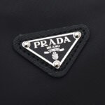 【極美品】大人気 PRADA プラダ ナイロン ショルダーバッグ 大容量 多機能 軽量 スマホ収納可 旅行 PRADA Shoulder Bag Black - 画像 (6)