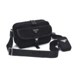 希少 大人気 PRADA プラダ ナイロン ショルダーバッグ ブラック男女兼用 PRADA Shoulder Bag Black番号PR005 - 画像 (4)