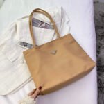 大容量・軽量 人気 PRADA プラダ ナイロン トートバッグ プラダ トートバッグ 男女兼用 Prada Handbag shoppingbag 番号PR005 - 画像 (9)