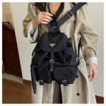 希少 【極美品】PRADA プラダ リュック　バックパック　ナイロン 人気 プラダ リュックサック メンズ レディース兼用 シンプルデザイン 大容量 多機能 軽量  スマホ収納可 旅行 PRADA Backpack - 画像 (5)