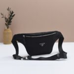 美品 PRADAプラダ ボディバッグ プラダ 三角ロゴ ボディバッグ ナイロン ショルダーバッグ