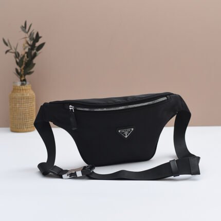美品 PRADAプラダ ボディバッグ プラダ 三角ロゴ ボディバッグ ナイロン ショルダーバッグ