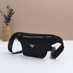 美品 PRADAプラダ ボディバッグ プラダ 三角ロゴ ボディバッグ ナイロン ショルダーバッグ - 画像 (4)