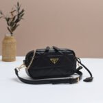 新品 大人気 Prada プラダ ショルダーバッグ  PUレザー バッグ スマホ収納可 ブラック ホワイト Prada Shoulder Bag Pink Black 番号DBPR007 - 画像 (2)