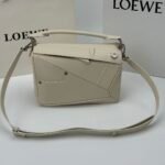 新品 LOEWE パズルバッグ スモール ソフトグレインカーフスキン　サンド 大人気 高品質 - 画像 (4)