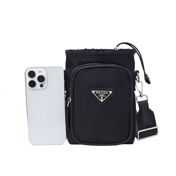DSC_4064 極美品 PRADA プラダ スマホショルダー プラダ スマートフォンケース スマホショルダーバッグ ナイロン 男女兼用 | PRADA Mint Condition Nylon Smartphone Shoulder Bag - Unisex Crossbody Phone Pouch