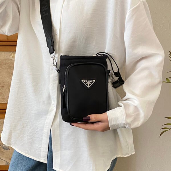 IMG_3148 極美品 PRADA プラダ スマホショルダー プラダ スマートフォンケース スマホショルダーバッグ ナイロン 男女兼用 | PRADA Mint Condition Nylon Smartphone Shoulder Bag - Unisex Crossbody Phone Pouch