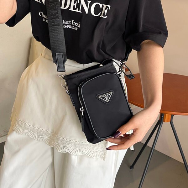 IMG_7971 極美品 PRADA プラダ スマホショルダー プラダ スマートフォンケース スマホショルダーバッグ ナイロン 男女兼用 | PRADA Mint Condition Nylon Smartphone Shoulder Bag - Unisex Crossbody Phone Pouch
