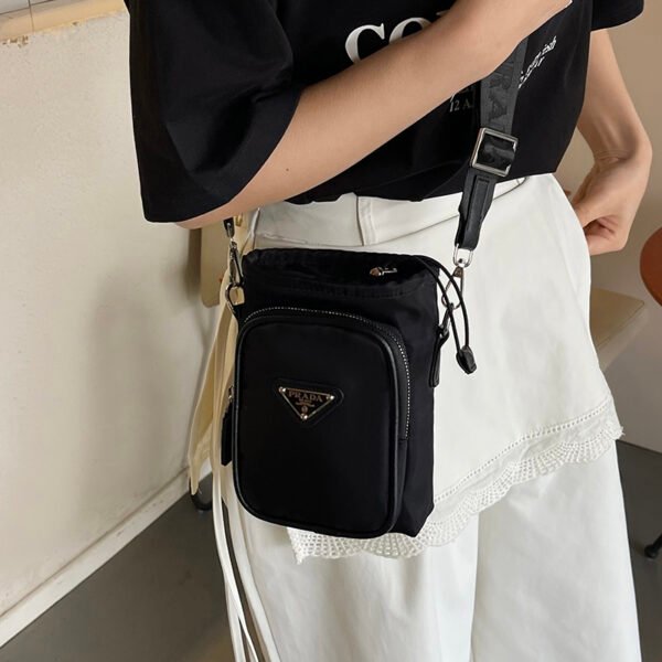 IMG_7979 極美品 PRADA プラダ スマホショルダー プラダ スマートフォンケース スマホショルダーバッグ ナイロン 男女兼用 | PRADA Mint Condition Nylon Smartphone Shoulder Bag - Unisex Crossbody Phone Pouch
